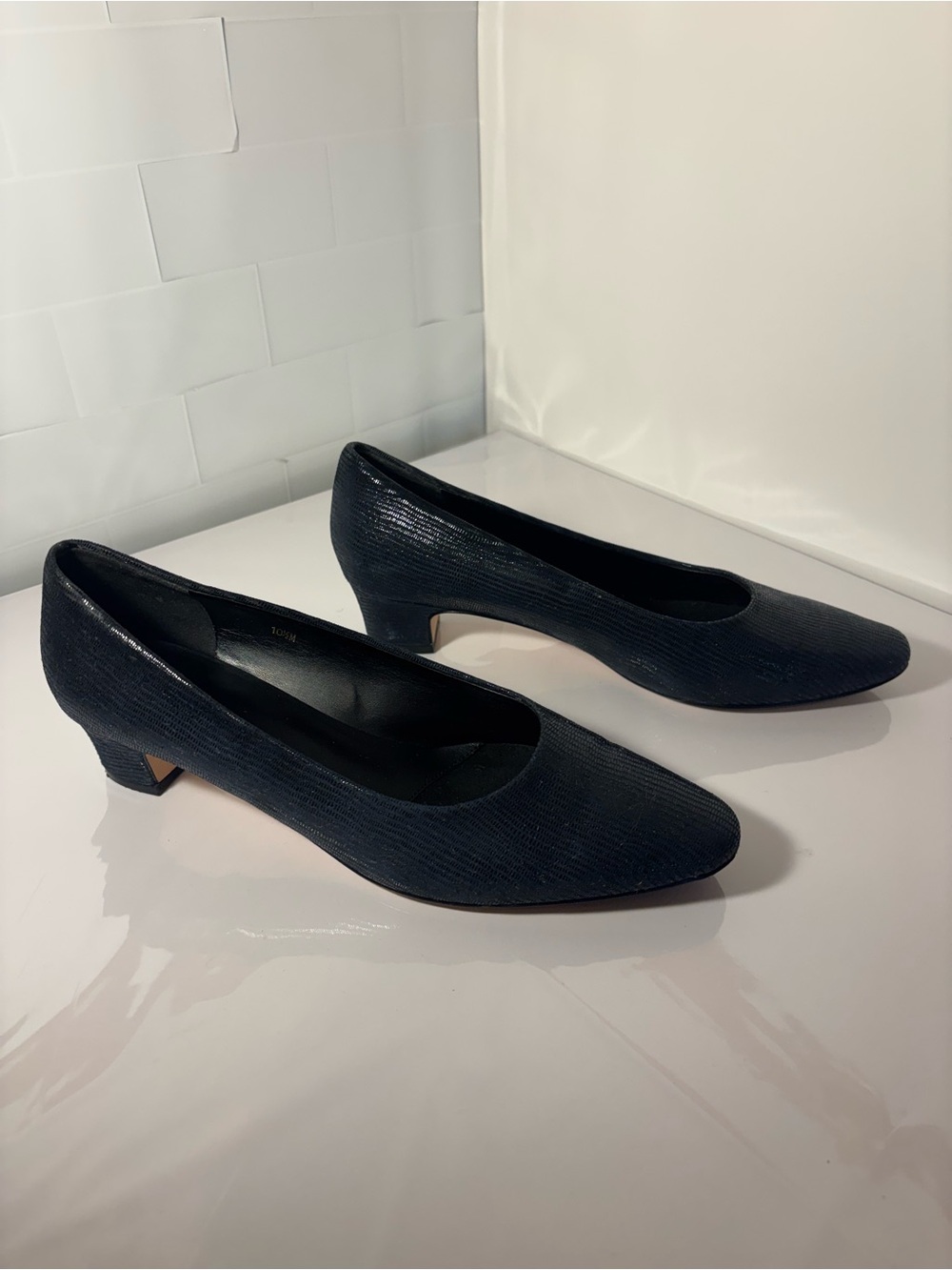 Vaneli Navy Blue Reptile Embossed Leather Pumps Size 10.5 M